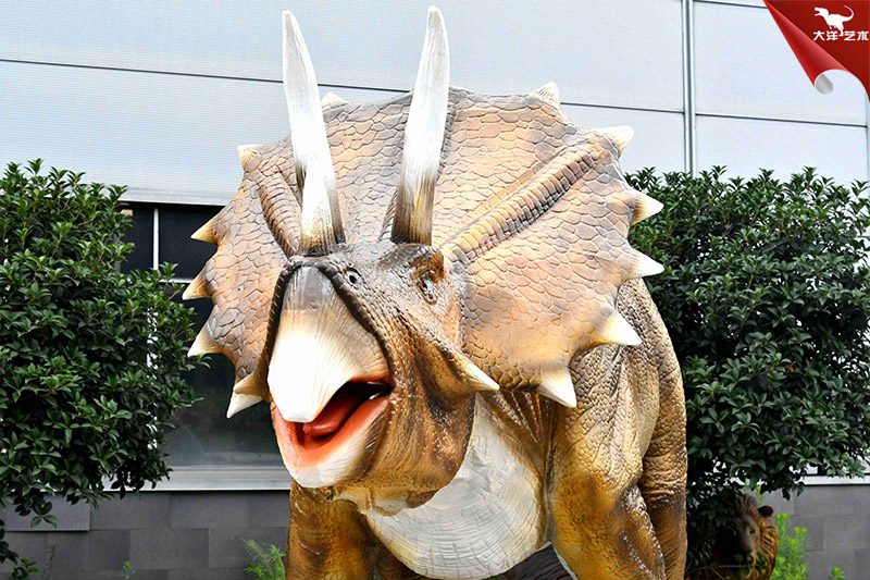 三角龍，大型仿真恐龍