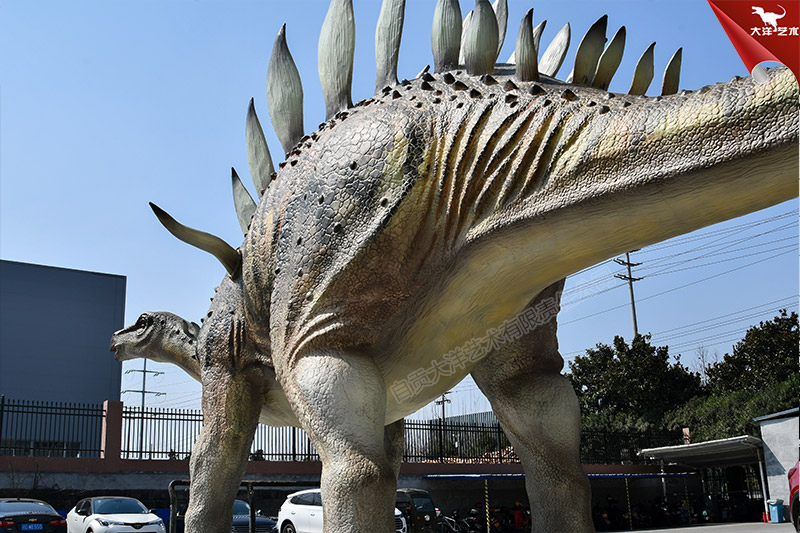 大型劍龍游樂園里的仿真恐龍模型