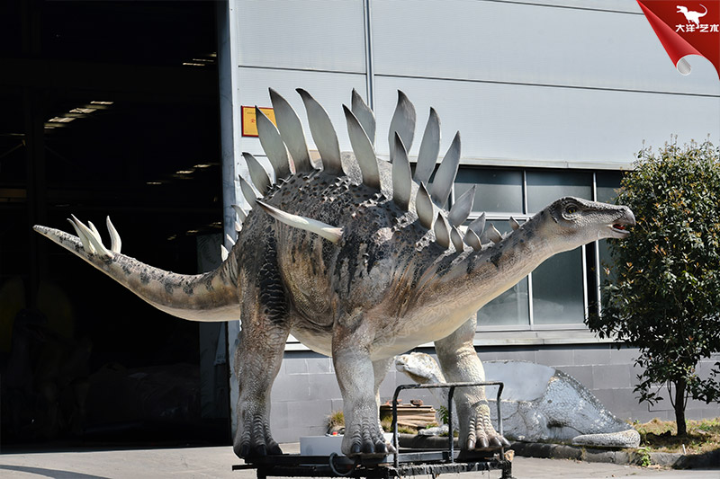 大型劍龍游樂園里的仿真恐龍模型
